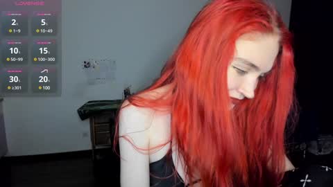 Snapshot of kitsunemoon chatting on December 20, 2024, 7:39 pm Kitsune online show from December 20, 2024, 7:39 pm