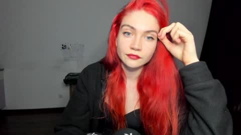 Snapshot of kitsunemoon chatting on January 6, 2025, 10:37 pm Kitsune online show from January 6, 2025, 10:37 pm