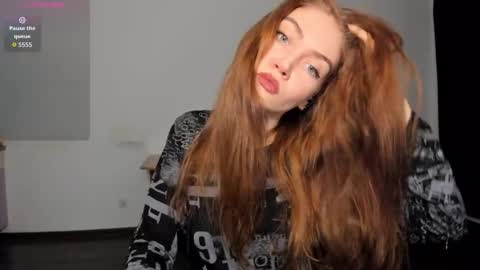 Snapshot of kitsunemoon chatting on September 24, 2025, 10:24 pm Kitsune online show from September 24, 2025, 10:24 pm