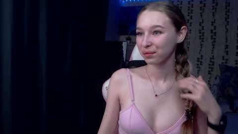 Snapshot of kitsuneyx chatting on April 8, 2026, 1:05 am kitsuneyX online show from April 8, 2026, 1:05 am