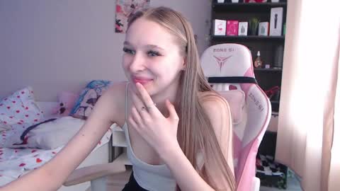 Snapshot of kitsuneyx chatting on May 15, 2026, 11:23 pm kitsuneyX online show from May 15, 2026, 11:23 pm