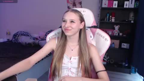 kitsuneyX online show from June 25, 2026, 5:12 am