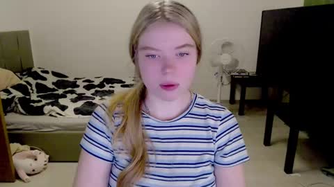 Jennyblonde and Emmabrunette online show from December 1, 2024, 4:29 pm