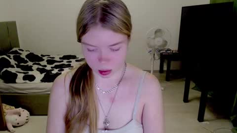 Jennyblonde and Emmabrunette online show from December 10, 2024, 3:33 pm
