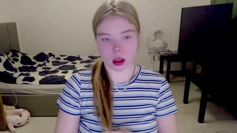 Jennyblonde and Emmabrunette online show from December 14, 2024, 4:23 am