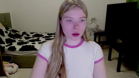 Jennyblonde and Emmabrunette online show from December 17, 2024, 2:22 pm