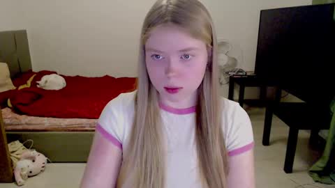 Jennyblonde and Emmabrunette online show from February 5, 2025, 8:35 pm