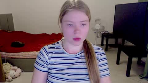Jennyblonde and Emmabrunette online show from February 9, 2025, 9:39 pm