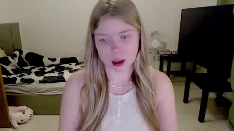 Jennyblonde and Emmabrunette online show from March 7, 2025, 10:43 pm