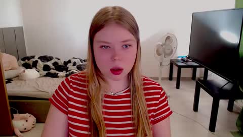 Jennyblonde and Emmabrunette online show from October 2, 2025, 12:01 pm