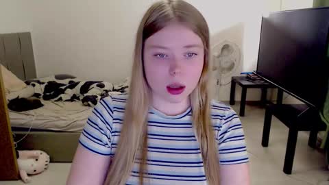 Jennyblonde and Emmabrunette online show from October 13, 2025, 1:55 pm