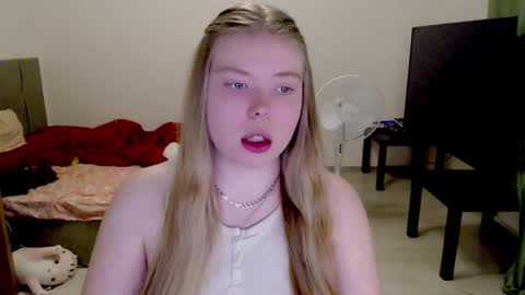 Jennyblonde and Emmabrunette online show from January 7, 2026, 3:14 pm