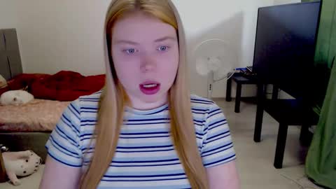 Jennyblonde and Emmabrunette online show from February 4, 2026, 11:27 am