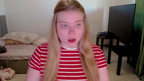 Snapshot of kitten_jenny01 chatting on June 7, 2026, 5:16 pm Jennyblonde and Emmabrunette online show from June 7, 2026, 5:16 pm