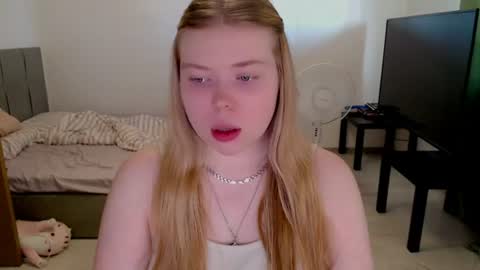 Snapshot of kitten_jenny01 chatting on June 10, 2026, 3:55 pm Jennyblonde and Emmabrunette online show from June 10, 2026, 3:55 pm