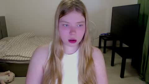Snapshot of kitten_jenny01 chatting on July 6, 2026, 3:03 pm Jennyblonde and Emmabrunette online show from July 6, 2026, 3:03 pm