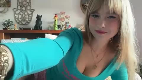 kittengirlxo online show from July 31, 2026, 4:56 am