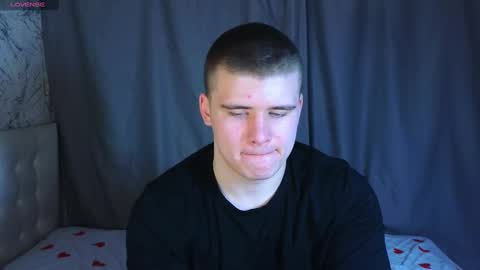 Snapshot of kittenmur chatting on December 18, 2024, 1:23 pm Vlad online show from December 18, 2024, 1:23 pm