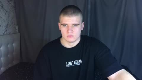 Snapshot of kittenmur chatting on December 31, 2024, 12:15 pm Vlad online show from December 31, 2024, 12:15 pm