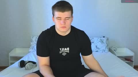 Snapshot of kittenmur chatting on February 8, 2025, 7:37 am Vlad online show from February 8, 2025, 7:37 am