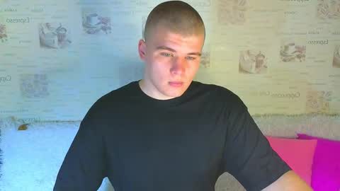 Snapshot of kittenmur chatting on September 18, 2025, 9:39 pm Vlad online show from September 18, 2025, 9:39 pm