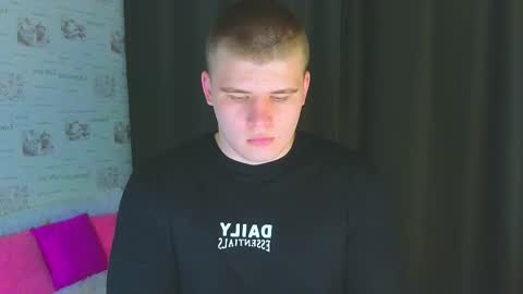 Snapshot of kittenmur chatting on September 24, 2025, 6:55 pm Vlad online show from September 24, 2025, 6:55 pm