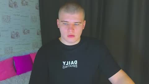 Snapshot of kittenmur chatting on October 2, 2025, 7:21 pm Vlad online show from October 2, 2025, 7:21 pm