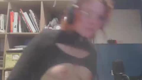 Snapshot of kittennervous chatting on October 20, 2025, 1:06 am kittennervous online show from October 20, 2025, 1:06 am