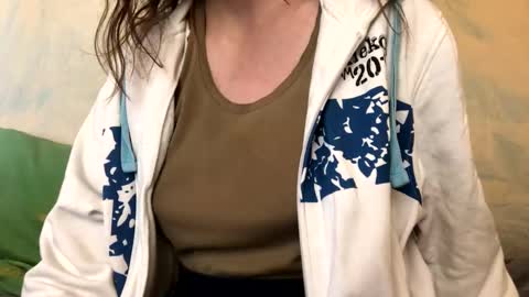 Snapshot of kittie_creme chatting on June 9, 2026, 3:12 pm Kittie Creme online show from June 9, 2026, 3:12 pm