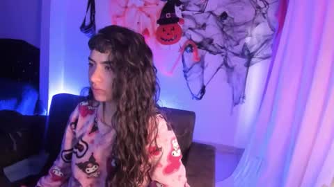 Snapshot of kitty__chs chatting on November 19, 2025, 10:59 am kitty__chs online show from November 19, 2025, 10:59 am