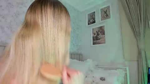 Snapshot of kitty__sophie chatting on June 2, 2026, 7:05 pm sophie online show from June 2, 2026, 7:05 pm