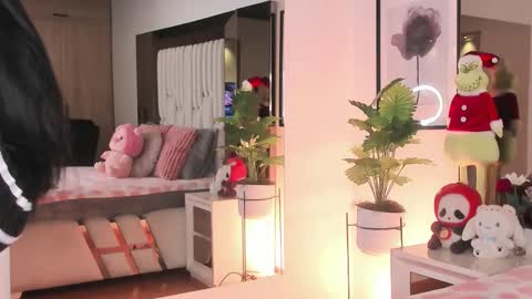 kitty online show from December 2, 2025, 9:43 pm