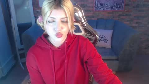 Snapshot of kitty_fox_b chatting on December 19, 2024, 6:56 pm kitty_fox_b online show from December 19, 2024, 6:56 pm