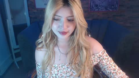 Snapshot of kitty_fox_b chatting on December 23, 2024, 3:55 pm kitty_fox_b online show from December 23, 2024, 3:55 pm