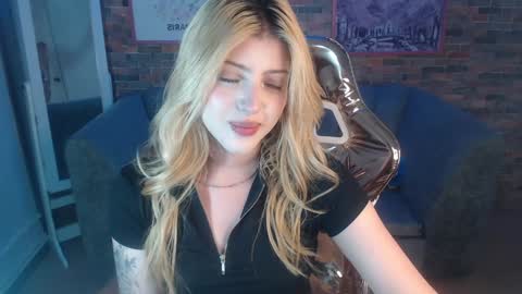 Snapshot of kitty_fox_b chatting on December 23, 2024, 6:58 pm kitty_fox_b online show from December 23, 2024, 6:58 pm