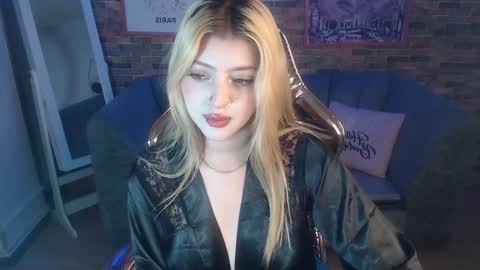 Snapshot of kitty_fox_b chatting on January 7, 2025, 10:52 pm kitty_fox_b online show from January 7, 2025, 10:52 pm
