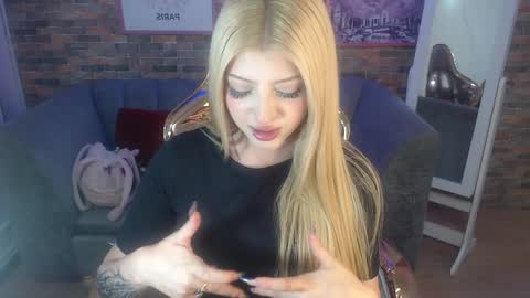 Snapshot of kitty_fox_b chatting on February 6, 2025, 6:56 pm kitty_fox_b online show from February 6, 2025, 6:56 pm