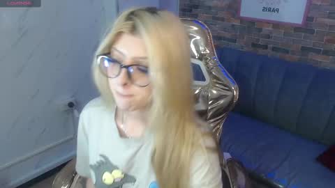 Snapshot of kitty_fox_b chatting on March 10, 2025, 3:52 pm kitty_fox_b online show from March 10, 2025, 3:52 pm