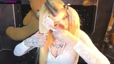 kitty_fox_b online show from February 17, 2026, 1:18 pm