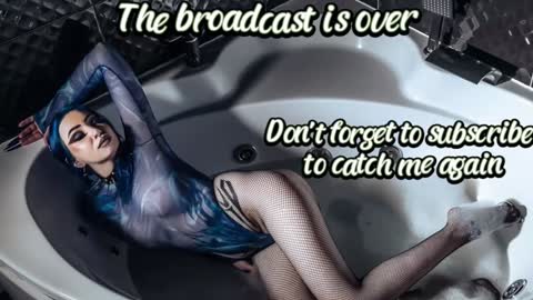 Snapshot of kitty_goth chatting on December 7, 2024, 9:33 pm Hey Im Ellie if you like me and like my show give me a thumbs up hehe online show from December 7, 2024, 9:33 pm