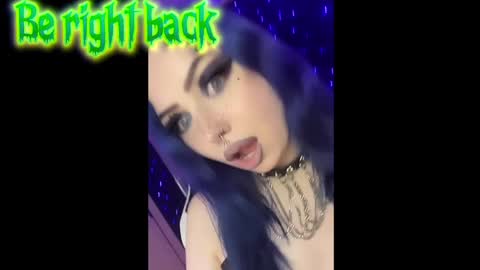 Snapshot of kitty_goth chatting on January 18, 2025, 9:24 pm Hey Im Ellie if you like me and like my show give me a thumbs up hehe online show from January 18, 2025, 9:24 pm