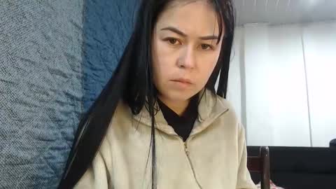 kitty_small69 online show from January 18, 2026, 2:37 am