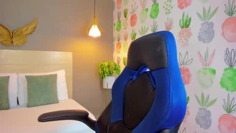 Snapshot of kitty_sweeety_ chatting on November 8, 2025, 12:49 pm K I T T Y online show from November 8, 2025, 12:49 pm