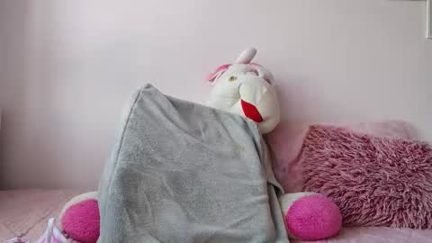 kitty_van online show from September 23, 2025, 3:26 pm