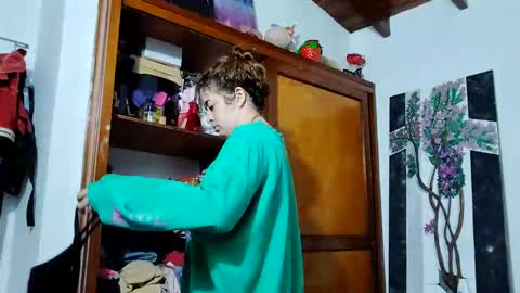  kitty independent model online show from September 24, 2025, 1:42 am