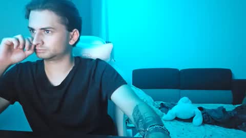 Eliz online show from November 21, 2025, 10:41 pm