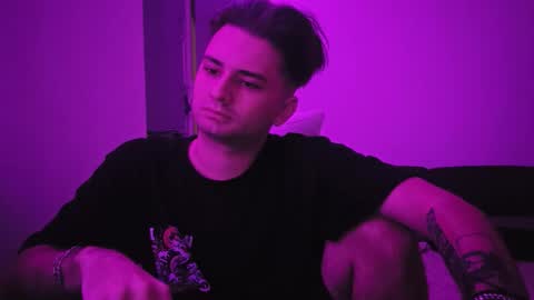 Eliz online show from December 14, 2025, 10:36 pm