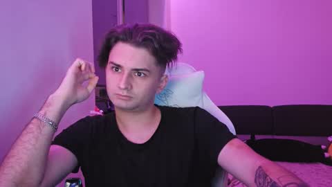 Eliz online show from December 18, 2025, 8:59 pm