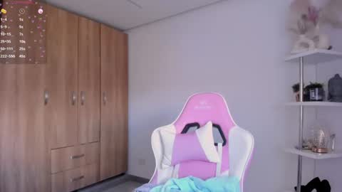 Snapshot of kittyfeet2 chatting on June 20, 2026, 7:27 pm kitty online show from June 20, 2026, 7:27 pm