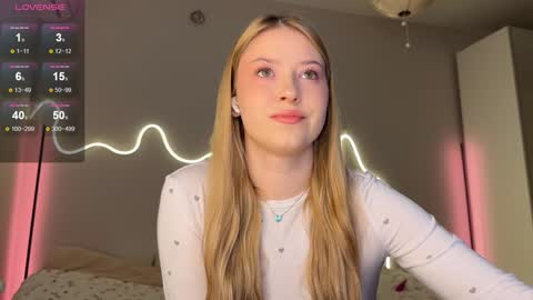 Snapshot of kittyloffe chatting on February 8, 2026, 3:10 am Monika online show from February 8, 2026, 3:10 am